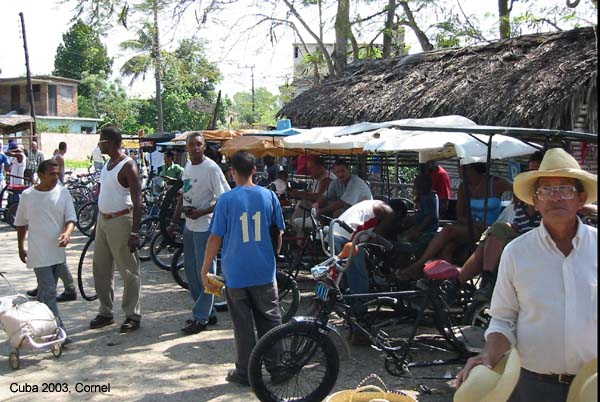Bicitaxis op de markt in Camaguey